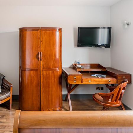 Le Place Neuve Brullioles Ngoại thất bức ảnh